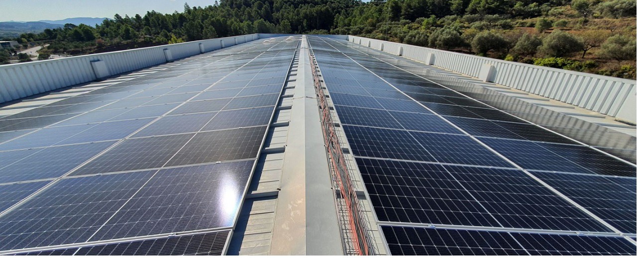BCN Peptides completa la instalación de paneles solares en su sede